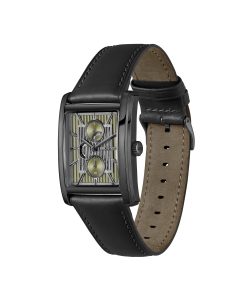 Schwarze BOSS Herren-Armbanduhr mit schwarzem Lederarmband, rechteckigem, schwarzfarbenem Gehäuse, grauem Multifunktionszifferblatt mit Hilfszifferblättern, schwarzen und olivfarbenen Akzenten und einem modernen, industriell inspirierten Design.
