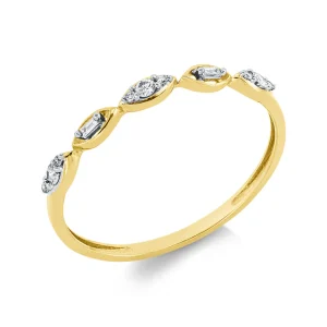 Feiner goldfarbener Ring mit abwechselnd angeordneten marquiseförmigen und rechteckigen klaren Schmucksteinen in eleganter Fassung auf hellem Hintergrund