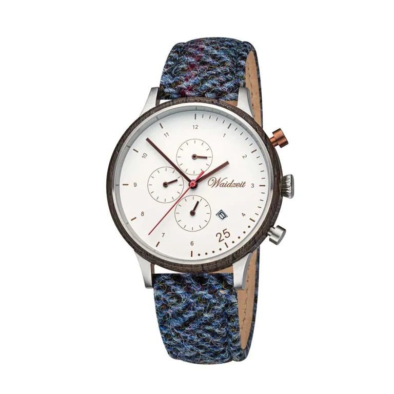 Waidzeit Chronograph mit weißem Zifferblatt, Holzlünette und blauem Harris-Tweed-Armband
