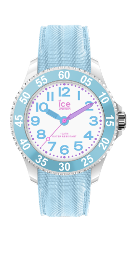 Kinderarmbanduhr von Ice-Watch mit weißem Zifferblatt, hellblauen Ziffern, violetten Akzenten und hellblauem Textilarmband auf hellem Hintergrund